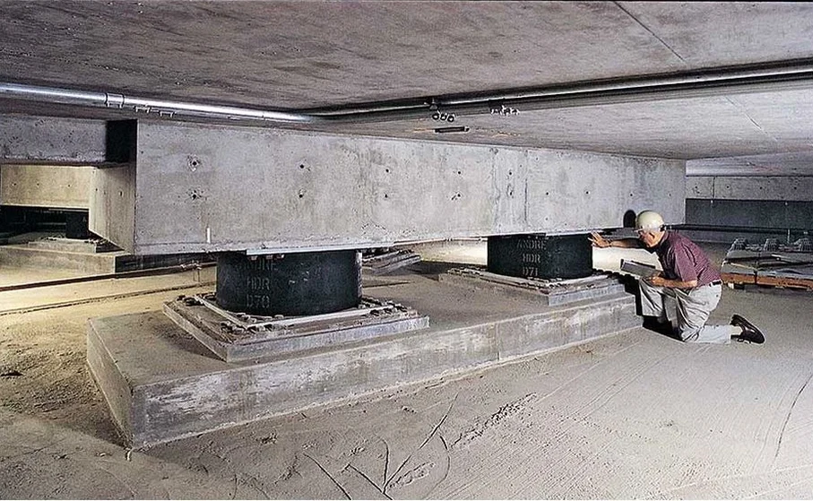 Diseño de aislación sísmica de base en Melipilla: análisis y criterios técnicos